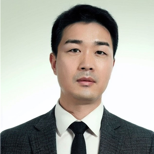 Michael Chen (Director of Artificial Intelligence Research Center at DNV)